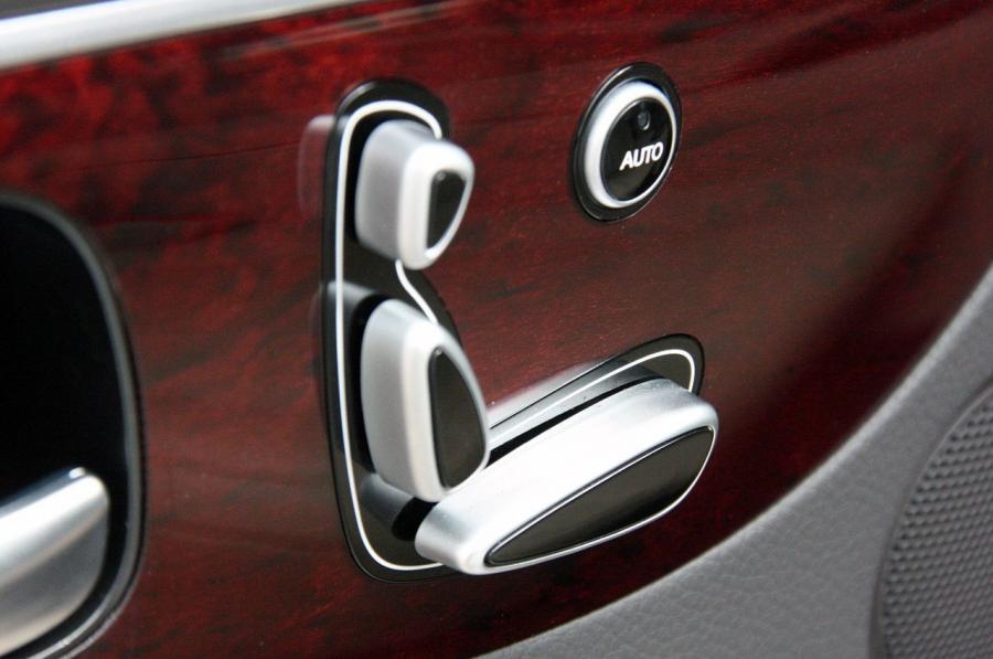  Hyundai Equus Ultimate 2011 года  (фото 23 из 119)